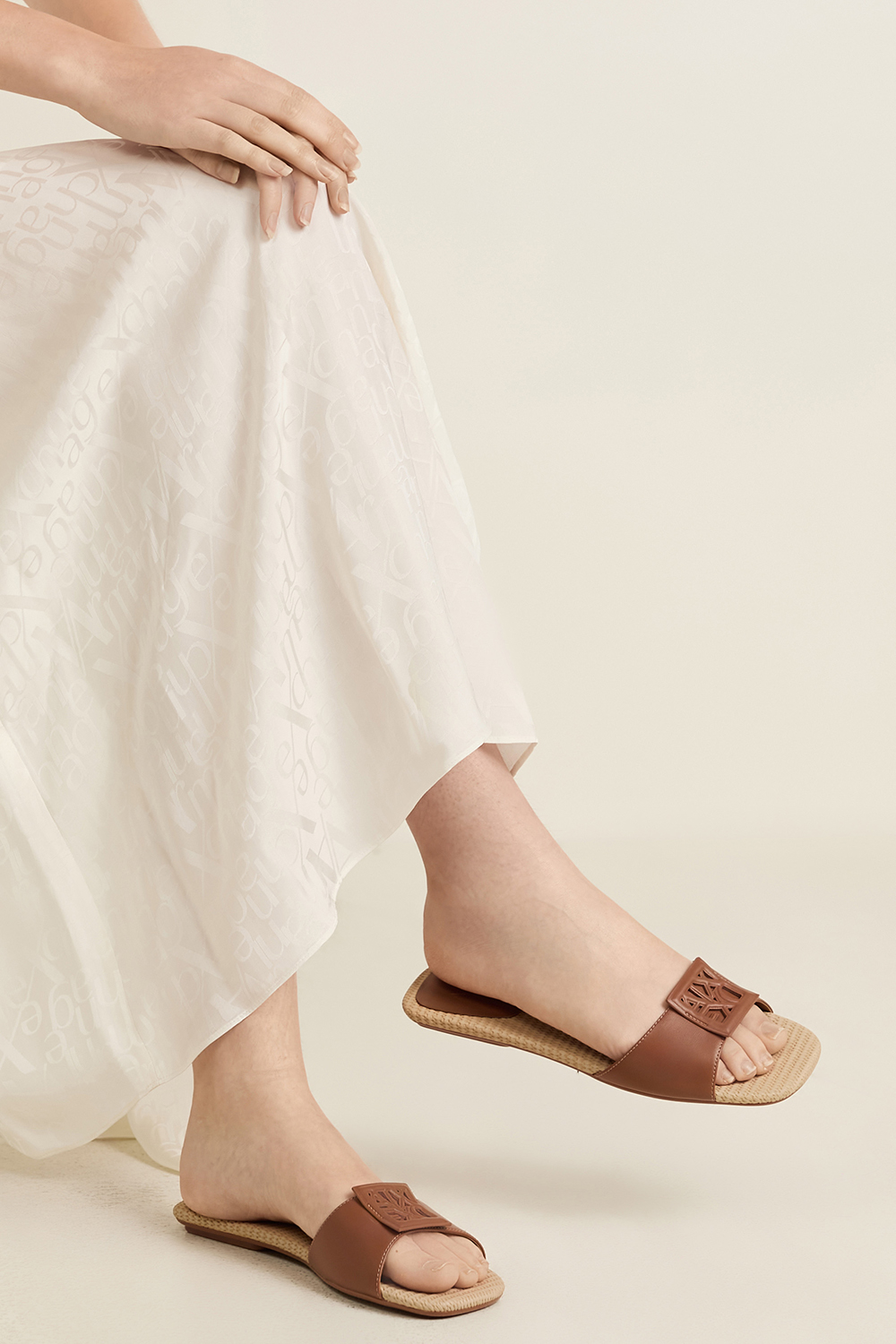 תמונת כל הלוק של כפכפי סליידס